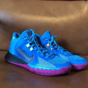 Boys Size 3.5Y Nike Kyrie Flytrap 5 GS